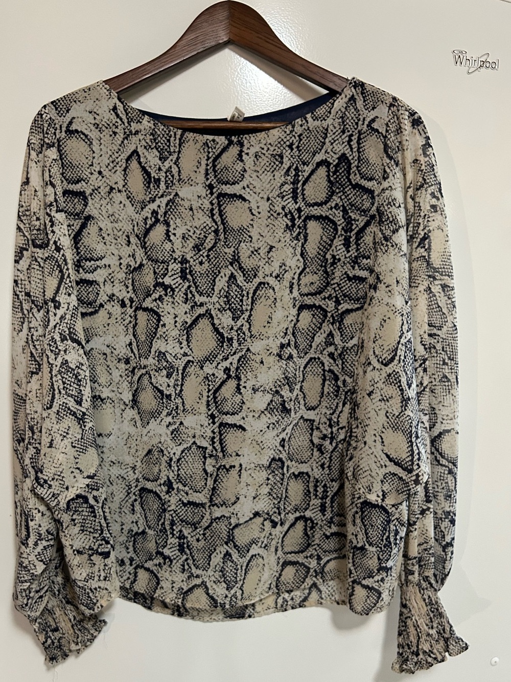 Romantic GLAM Navy Cream Lined Snake skin women’s top Sz L Ruffled Sleeve